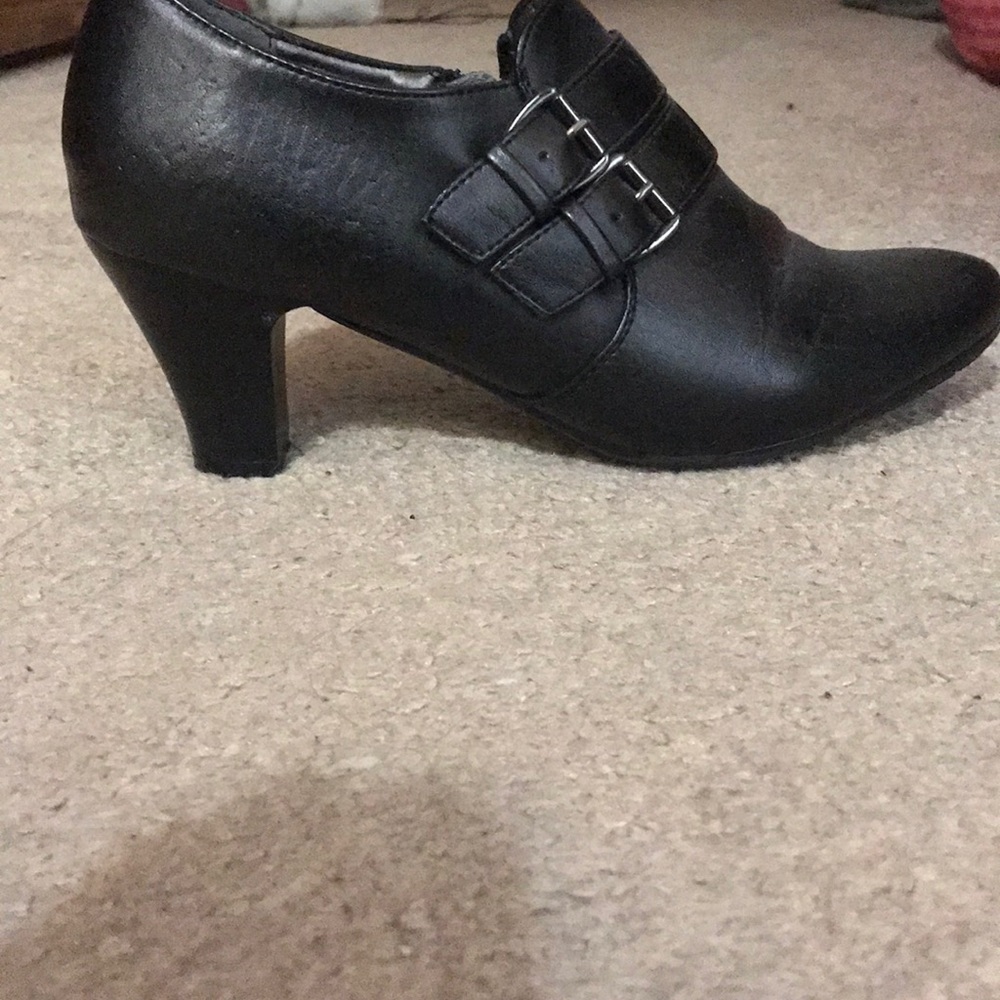 Comfortable black heels!